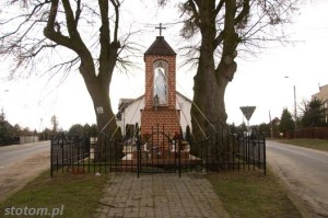Młyniec Pierwszy | kapliczka Matki Boskiej | widok ogólny | od północnego-wschodu | stan na 2016-03-18