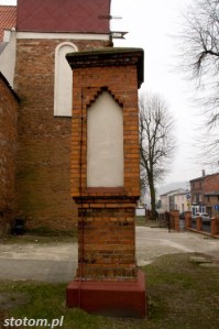Koronowo | kapliczka z tablicą cechu cieśli św. Józefa | widok ogólny | od północy | stan na 2015-02-18
