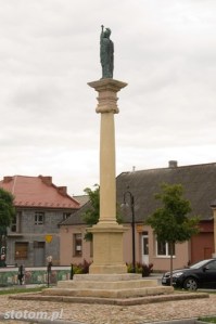 Bodzentyn | figura św. Floriana | widok ogólny | od południowego-wschodu | stan na 2016-07-18