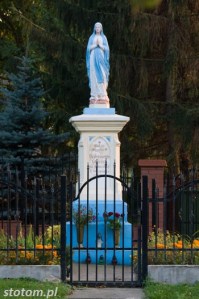 Głogowo | figura Matki Boskiej | widok ogólny | od północnego-wschodu | stan na 2016-09-09