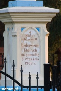 Głogowo | figura Matki Boskiej | cokół | od północnego-wschodu | stan na 2016-09-09