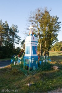 Olszówka | kapliczka z krzyżem | widok ogólny | od wschodu | stan na 2016-09-15