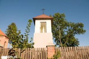 Pokrzydowo | kapliczka cmentarna Matki Boskiej | widok ogólny | od południowego-wschodu | stan na 2016-09-15