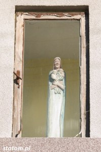Pokrzydowo | kapliczka cmentarna Matki Boskiej | fragment | od południowego-wschodu | stan na 2016-09-15