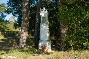Szramowo | kapliczka Matki Boskiej | widok ogólny | od południa | stan na 2016-09-15