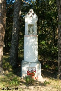 Szramowo | kapliczka Matki Boskiej | widok ogólny | od południa | stan na 2016-09-15