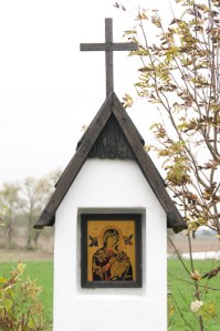 Buk Pomorski | kapliczka Matki Boskiej | fragment | od południowego-wschodu | stan na 2016-10-12