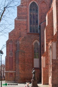 Toruń | pomnik Jana Pawła II | widok ogólny | od wschodu | stan na 2014-03-12