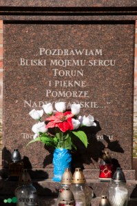 Toruń | pomnik Jana Pawła II | fragment | od południa | stan na 2014-03-12