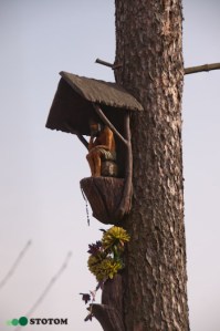 Brzozówka | kapliczka Chrystusa Frasobliwego | widok ogólny - od zachodu | stan na 2016-04-03