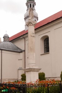 Busko-Zdrój | kolumna z figura Najświętszej Marii Panny | widok ogólny | od południowego-wschodu | stan na 2016-07-16