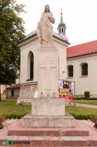 Busko-Zdrój | figura Jezusa Chrystusa | widok ogólny | od południowego-wschodu | stan na 2016-07-16