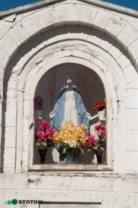 Kruszynki | kapliczka Matki Boskiej | fragment | od południa | stan na 2016-09-15