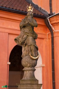 Święta Lipka | figura Niepokalanej Panny Marii | fragment - od północnego-wschodu | stan na 2016-08-15