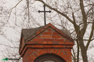 Toruń | kapliczka cmentarna Matki Boskiej w Kaszczorku | fragment | od południowego-zachodu | stan na 2017-01-26