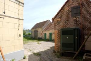 Jarosławiec | fragment dziedzińca latarnianej "twierdzy" | stan na 2012-05-23