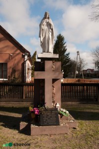 Pieranie | figura Jezusa Chrystusa | widok ogólny | od południa | stan na 2015-04-03