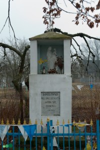 Brzezinko | kapliczka Matki Boskiej z Dzieciątkiem | widok ogólny | od zachodu | stan na 2017-02-17